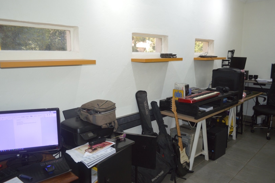 4 Bedroom Property for Sale in Flamwood North West